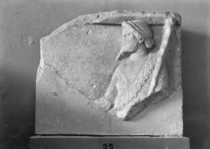 Weihrelief an Zeus oder Dionysos