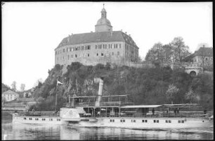 Hirschstein. Schloss mit Dampfer