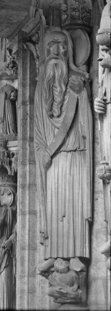 Portalanlage (Nordportal) — Vorhalle des nordöstlichen Portals — Statue