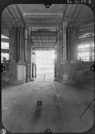 Dresden-Altstadt. Zwinger (1709-1728, M. D. Pöppelmann). Glockenspielpavillon. Innenansicht