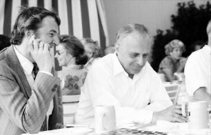 26. Tagung 1976 Physiker; Gruppen beim Bayrischen Frühstück: ?, Ernst O. Fischer
