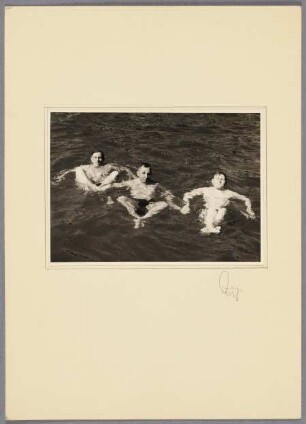 Kurt Seeliger und Soldaten schwimmen