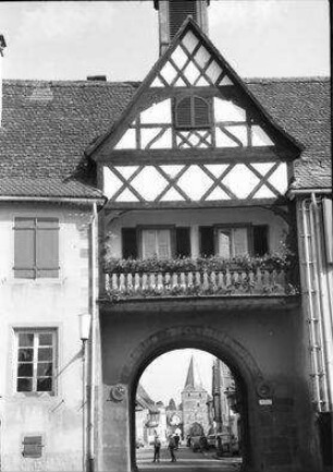 Rosheim: Tor mit Fachwerk