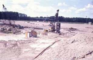 Bau des Wehrs der Staustufe Iffezheim/Rhein