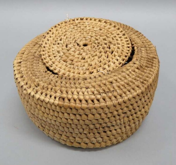 Lid basket