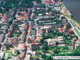 Riesa. Stadtzentrum zwischen Goethestraße, Breite Straße, Elbstraße und Elbberg. Luftbild-Schrägaufnahme von Ostsüdost