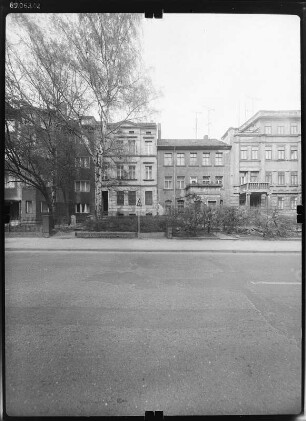 Altenburg, Rosa-Luxemburg-Straße. Wohnhäuser. Straßenfront