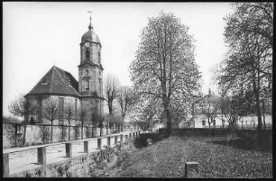Lohmen. Kirche mit Pfarrhaus