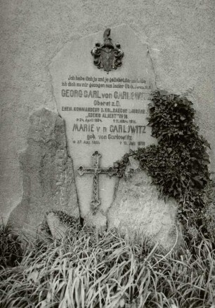 Grabmal für Georg Carl von Carlowitz (gestorben 1910) und Maria von Carlowitz (gestorben 1958)