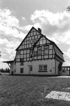 ehemaliger Bahnhof (Bahnhof, Massivmauerwerk, Fachwerk); Frankenberg, Kastanienallee 8