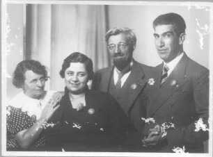 Gruppenbild mit Hans und Etha Richter sowie einem türkischen Kollegen und dessen Frau, aufgenommen in Ankara