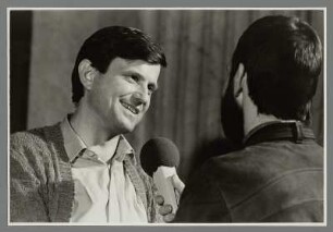 Eberhard Büchner : Portrait des Opernsängers Eberhard Büchner bei einem Interview während der Berliner Festtage 1981