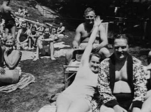 Im Bühlauer Bad (Szene aus einem Amateurfilm)