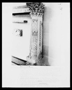 Pfeiler mit Halbsäule und Akanthuskapitell