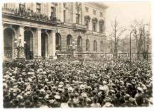 Postkarte aus einer Serie zur Geschichte der Revolution 1918/19