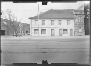 Potsdam, Wilhelm-Pieck-Straße (Charlottenstraße) 115. Wohnhaus mit Laden. Straßenfront