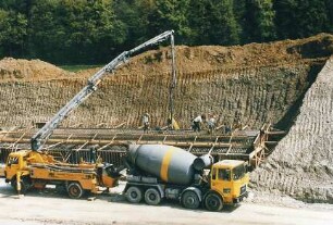 Bauwerk 626, Grünbrücke "Würtembergle" Betonieren der Fundamente
