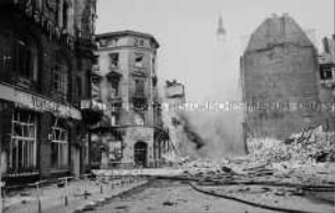 Hamburg nach einem Bombenangriff