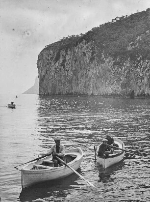 Ruderboote vor Capri (HAPAG-Mittelmeerfahrt der Oceana Leonhardt 1929)