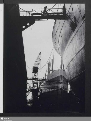 Frachter im Dock