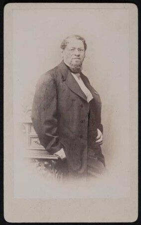 Porträt Wilhelm Immanuel Bär (1812-1894; Generaldirektor). Albuminabzug auf Karton (Carte-de-visite mit Atelieraufdruck verso)
