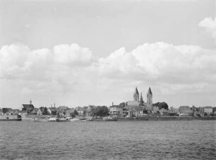 Blick auf das Stadtpanorama von Rees von der Reeser Schanz aus