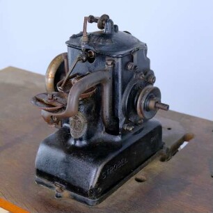 Pelznähmaschine Strobl Modell 40-1