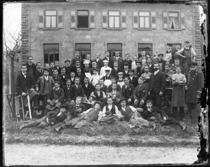 Lehrer und Schüler der Gewerbeschule Buchen