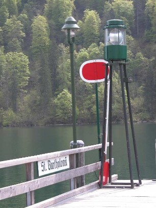 Anlegestelle der Elektroboote auf dem Königssee, Halbinsel Sankt Bartholomä, bei Berchtesgaden