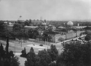 Ausstellungspalast an der Stübelallee : Dresden. Blick vom Turm der Kirche des Ehrlichen Gestifts über den Stübelplatz auf das Ausstellungsgelände