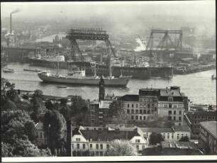 Hamburg. Hamburger Hafen zwischen Hafentor und Stülckenwerft. Diese Helgen wurden kurz nach der Aufnahme abgebrochen. Draufsicht