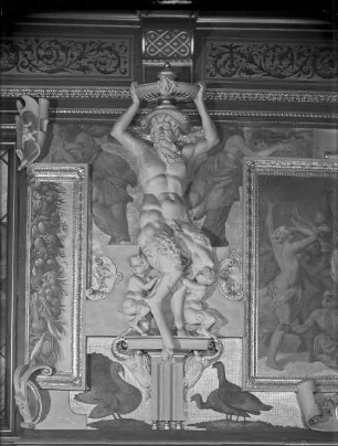 Satyr als Tragfigur