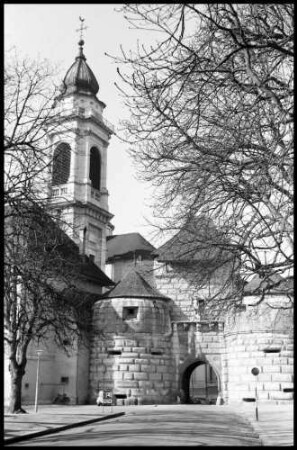 Solothurn: Stadttor mit Turm der Kathedrale