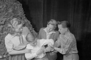 Maxim-Gorki-Theater: Wie Klaus Mitglied einer Bande wurde : Laienspiel von Kindern der 12. Grundschule Berlin