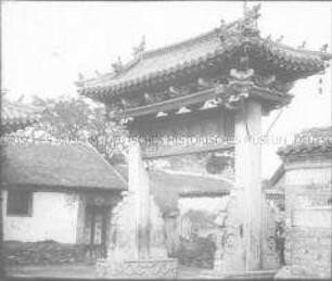 Glasdia von einem Paifang (Tor) in "Wei hsien"