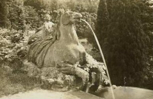Ossegg (heute Osek / Tschechien), Kloster Osek. Abteigarten. Pferd als Wasserspeier am Terrassenbasssin