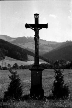 Buchenbach: Wegkreuz am Eingang zum Höllental
