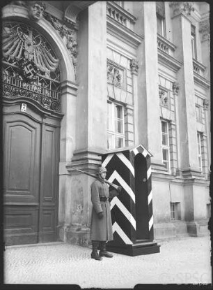 Potsdam-Stadt, Kommandantur. Ehem. Plögerscher Gasthof, Schloßstr. 7 (Humboldtstr.7)