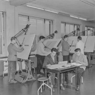 Ingenieur Schule : Bautzen. Ingenieurschule für Fördertechnik, Löbauer Straße 1. Unterrichtsraum mit Lehrer und Schüler