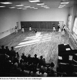Palucca Schule (Tanzproben, Lehrende, Aufführung)