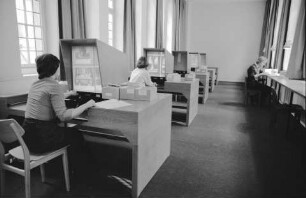 Recherche im Lesesaal des Rheinischen Bildarchivs im Kattenbug / Unter Sachsenhausen