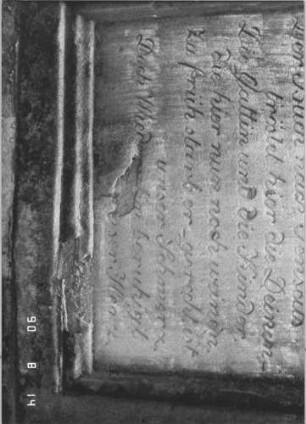 Grabstein 738 (Index: 99788515) Material: Sandstein Zustand: zerbrochen und repariert, sehr stark verwittert mit Textverlust, Aufsatz fehlt Maße HxBxT: 156x72x19 cm Symbolik: Vierpaß: Grabstein 738B