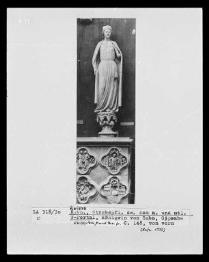 Königin von Saba, Figur vom Strebepfeiler zwischen nördlichem und mittlerem Westportal der Kathedrale Notre-Dame zu Reims