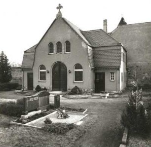 Böhlen-Großdeuben, Hauptstraße 50. Kirchlicher Friedhof. Friedhofskapelle