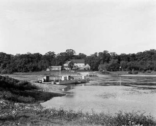 Coswig/Anhalt : Blick über die Elbe mit Fähre zum Gasthaus zur Elbterrasse