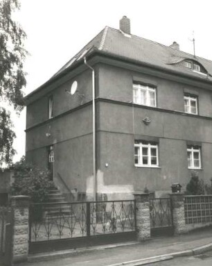Wurzen. Reihenhauszeile, Schöttgenstraße 22/16 (1925/1930). Straßenansicht (Nr. 22)