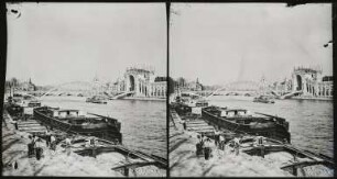 Paris. Abbau Weltausstellung 1900. Panoramablick auf die Seine mit der Fußgängerbrücke und dem Palais des Armées de Terre et Mer