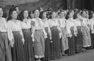 Kulturveranstaltung anlässlich des Internationalen Mädchentags : Mitglieder eines Ensembles
