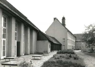 Schwarzenberg. Schule mit Turnhalle (ehemals Fachschule des Waschgerätewerkes), Am Hofgarten 5 (1956). Gesamtansicht