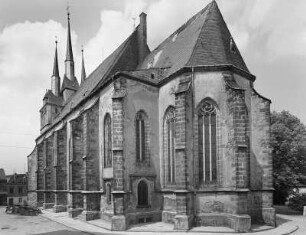 Lommatzsch (Kreis Meißen). Evangelische Stadtkirche. Gesamtansicht von Südosten